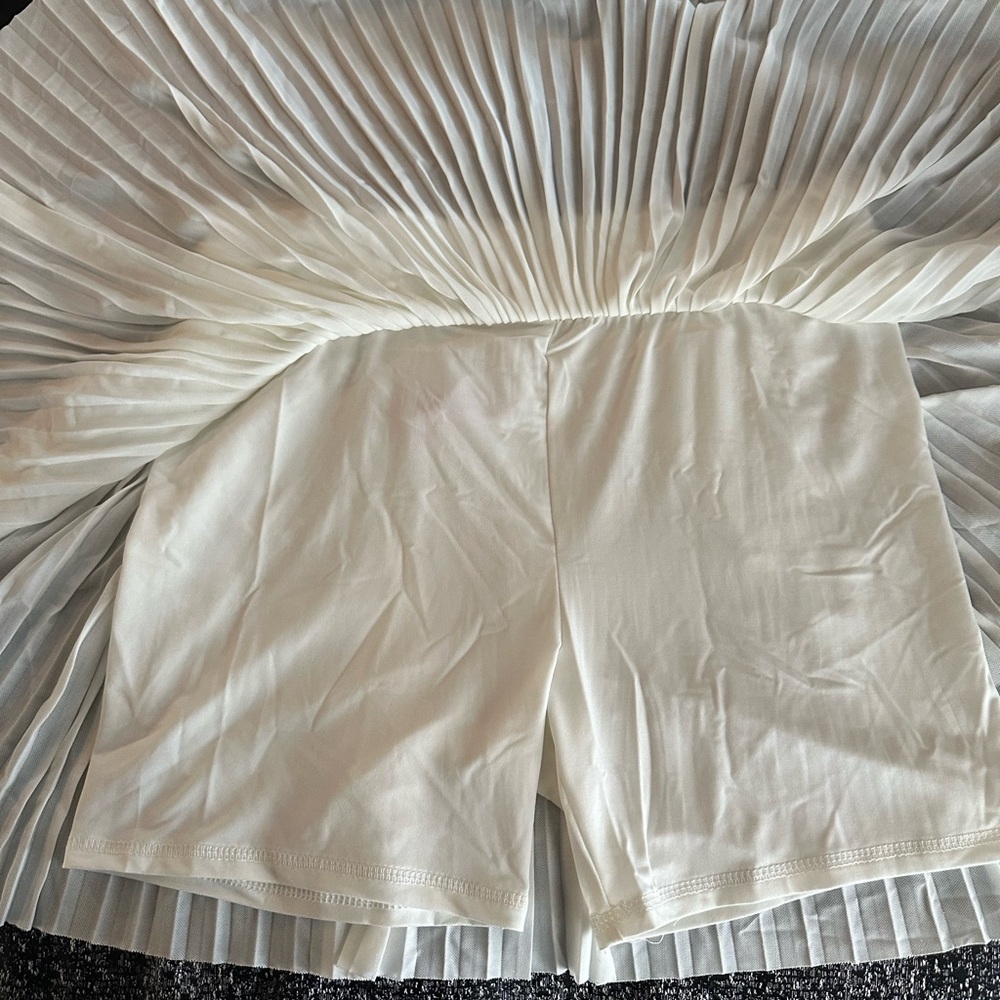 White Pleated Skirt - Picture 3 of 3